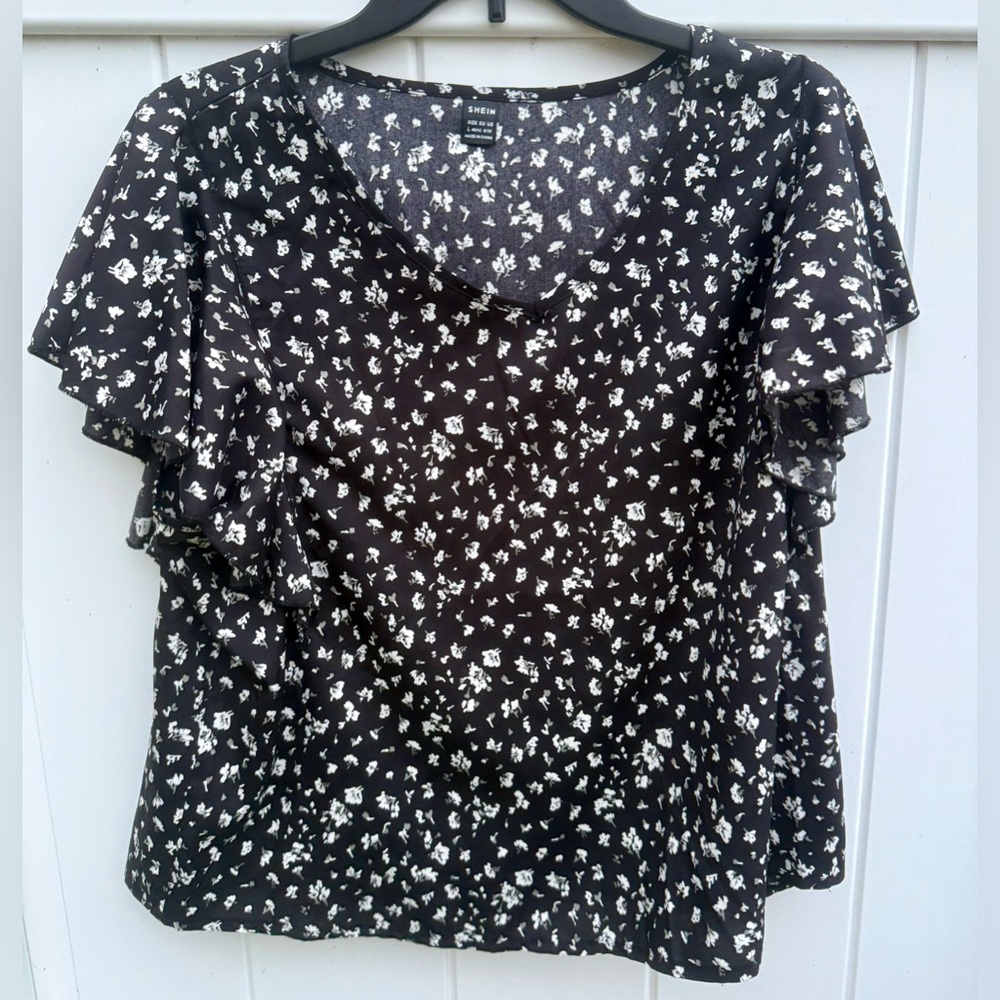 SHEIN Black Floral Short Flutter Sleeve V-Neck Blouse.  Size Large.  NWOT.